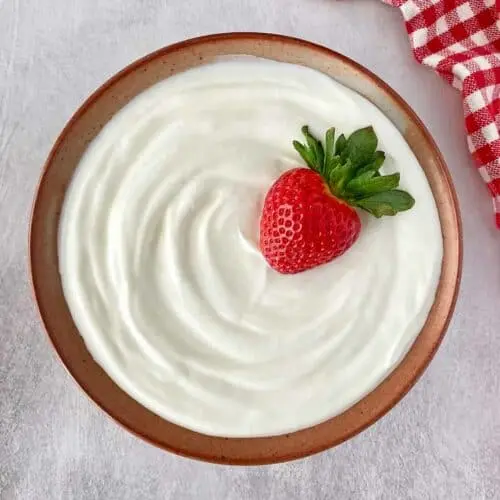 خواص ماست برای صورت: بررسی علمی فواید، نحوه استفاده و نکات ایمنی