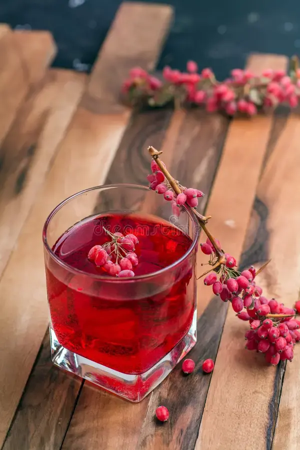 خواص شگفتانگیز آب زرشک برای پوست: بررسی علمی و نکات کاربردی خواص شگفتانگیز آب زرشک برای پوست: بررسی علمی و نکات کاربردی