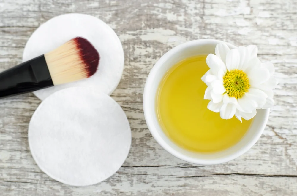 خواص روغن زیتون برای ابرو: راهنمای جامع و علمی