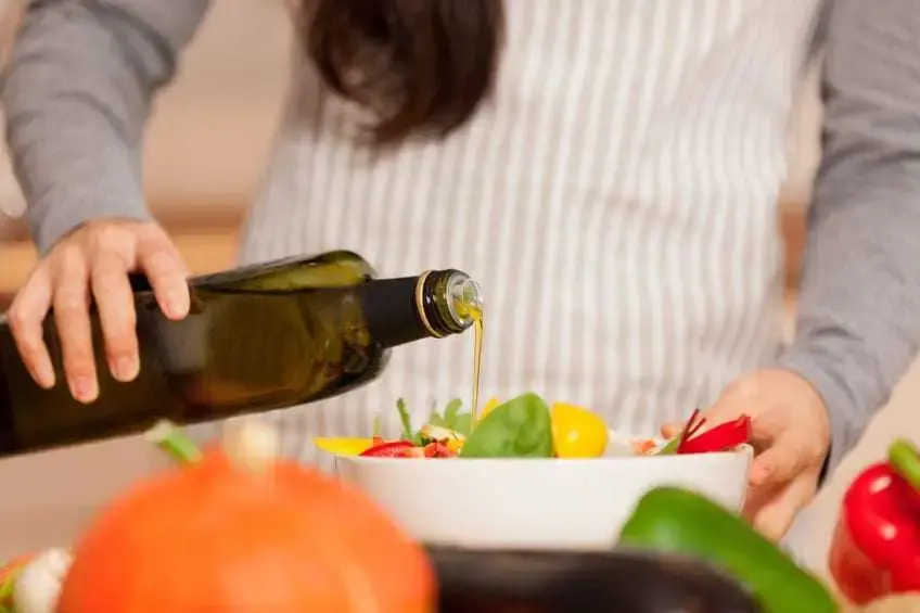 بررسی علمی خواص روغن زیتون برای واژن: افسانه، واقعیت و نکات ایمنی
