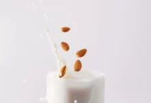 خواص شیر بادام برای مو: راهنمای جامع علمی برای تغذیه و تقویت موها