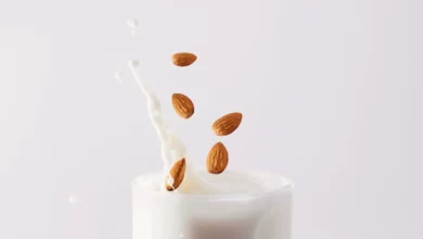 خواص شیر بادام برای مو: راهنمای جامع علمی برای تغذیه و تقویت موها