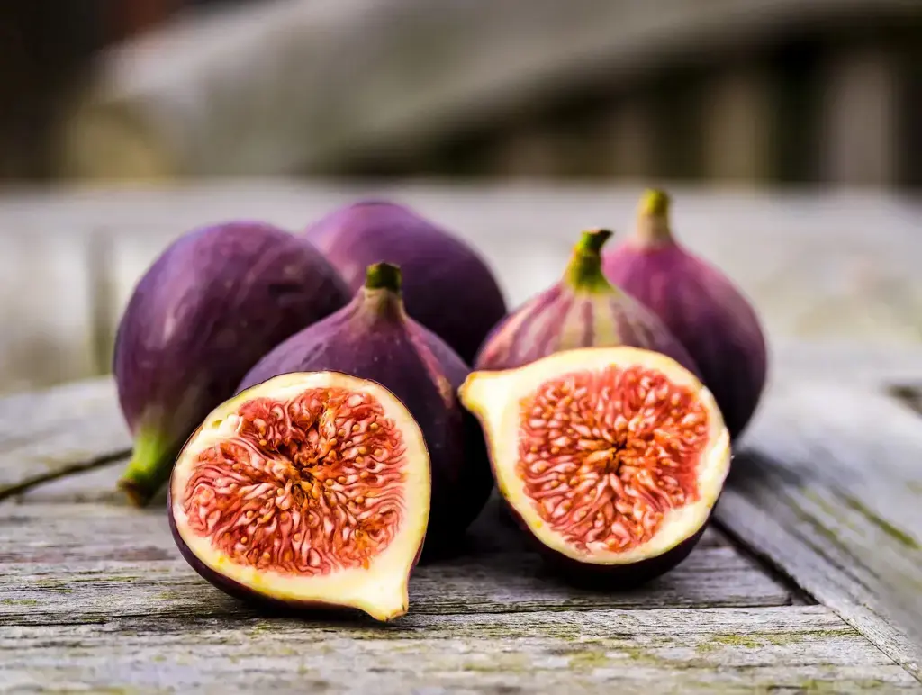 خواص انجیر سیاه برای زنان: از باروری تا یائسگی خواص انجیر سیاه برای زنان: از باروری تا یائسگی