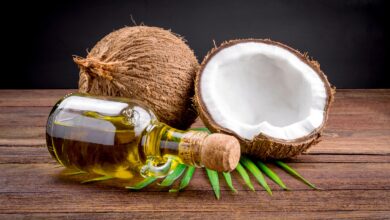 خواص روغن نارگیل برای دندان: بررسی علمی فواید، عوارض و نحوه استفاده صحیح