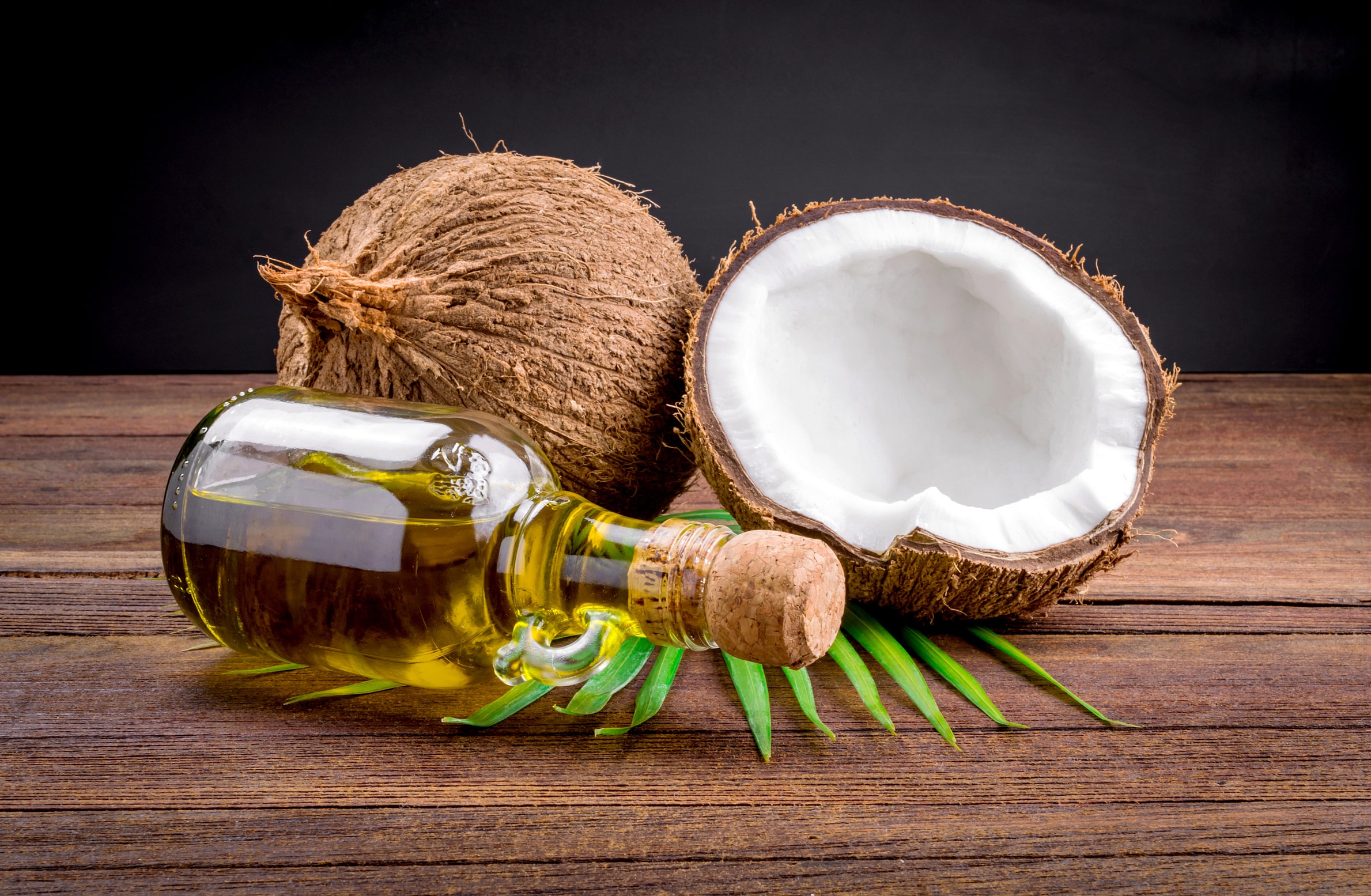 خواص روغن نارگیل برای دندان: بررسی علمی فواید، عوارض و نحوه استفاده صحیح خواص روغن نارگیل برای دندان: بررسی علمی فواید، عوارض و نحوه استفاده صحیح