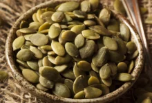 خواص تخمه کدو برای زنان: راهنمای جامع و علمی بر اساس شواهد معتبر