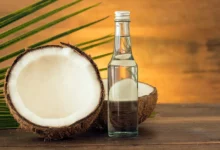 خواص روغن نارگیل برای مژه: آبرسانی، محافظت و واقعیت‌سنجی ادعاها