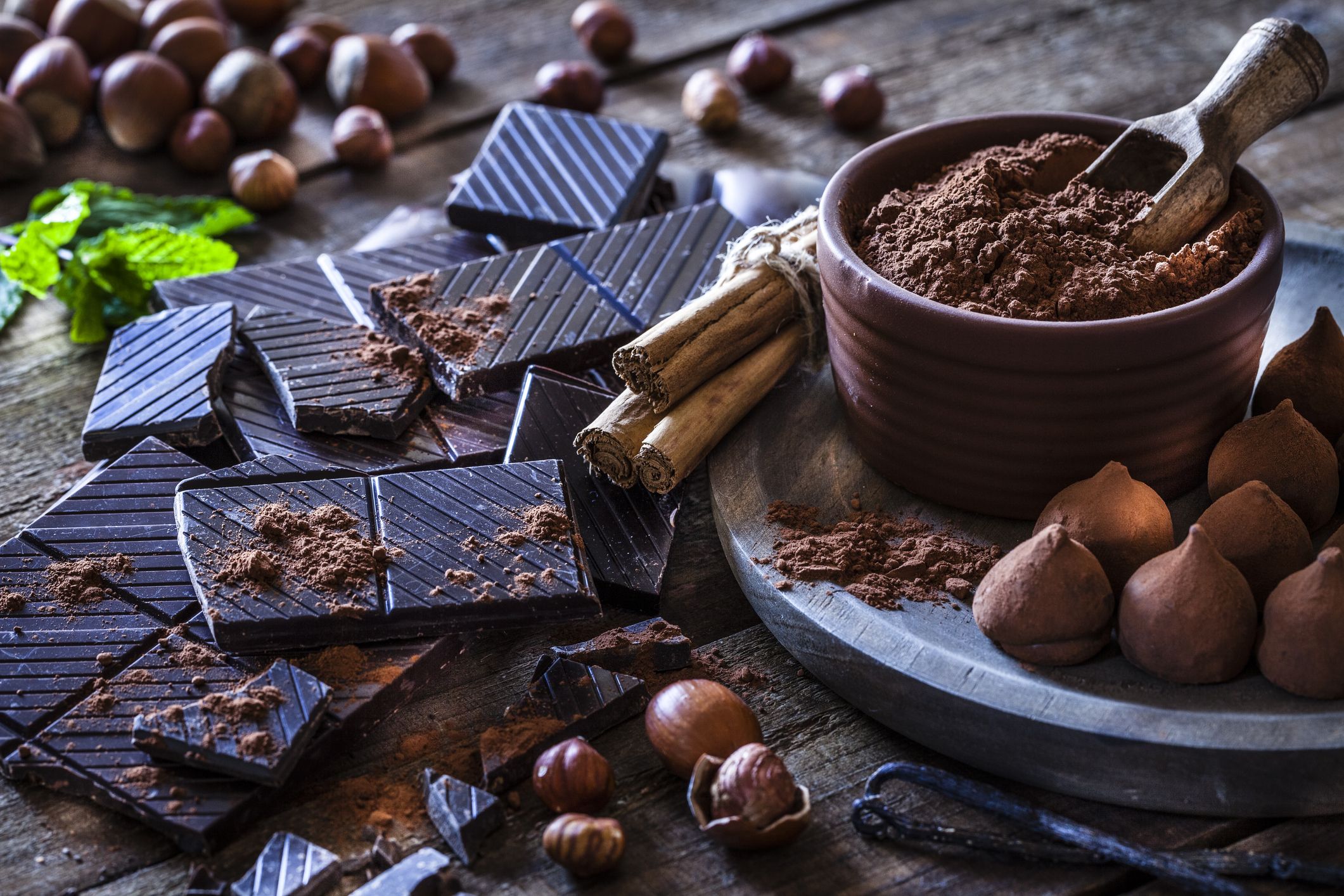 خواص شگفت‌انگیز شکلات تلخ برای بدنسازی: راهنمای علمی برای ورزشکاران