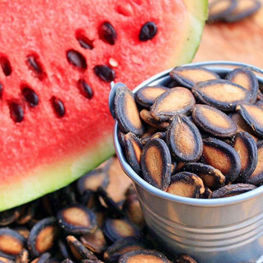 ۱۱ خاصیت شگفت‌انگیز تخمه هندوانه برای سلامت زنان (مبتنی بر شواهد علمی)