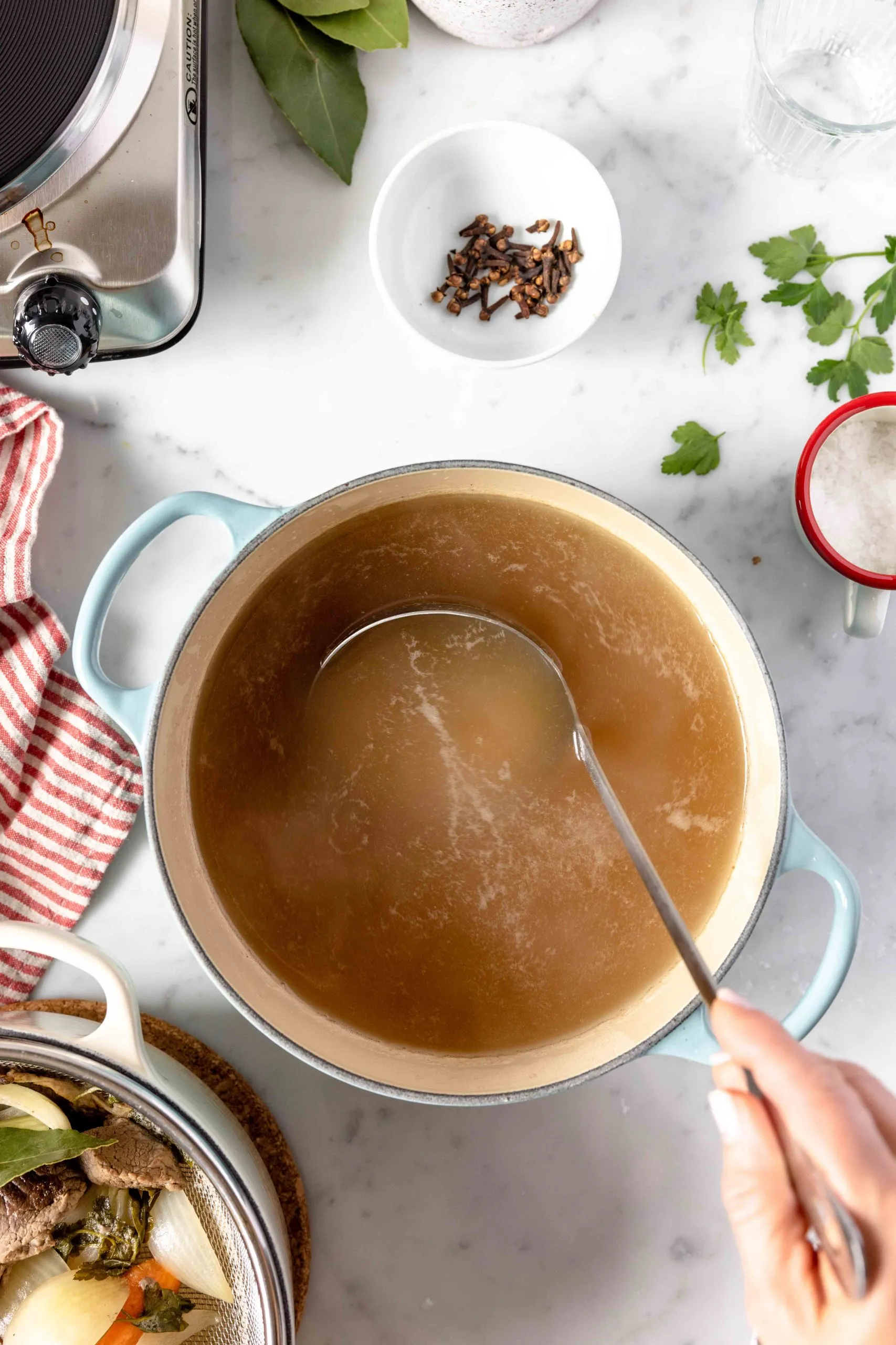 عصاره گوشت برای کودک: راهنمای کامل فواید، خطرات و طرز تهیه اصولی عصاره گوشت برای کودک: راهنمای کامل فواید، خطرات و طرز تهیه اصولی