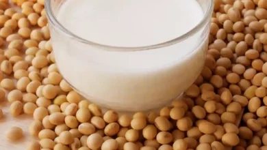 شیر سویا برای کودکان: راهنمای کامل فواید، خطرات و نکات مصرف