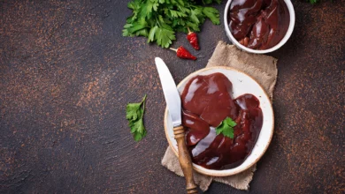 جگر گوسفند در بارداری: یک شمشیر دولبه؟ راهنمای کامل فواید، خطرات و میزان مصرف مجاز