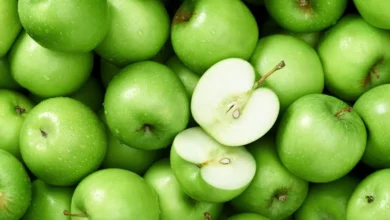 راهنمای جامع خواص سیب سبز برای پوست: فواید، خطرات و روش مصرف علمی