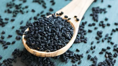 جویدن سیاه‌دانه ناشتا: بررسی جامع خواص، فواید و عوارض بر اساس شواهد علمی