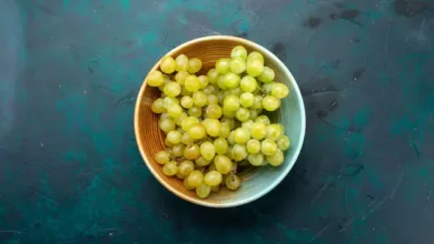 خواص شگفت‌انگیز غوره و آبغوره برای سلامت مردان: راهنمای جامع علمی، تغذیه‌ای و احتیاطات مصرف