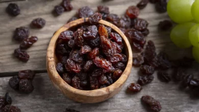 خواص شگفت‌انگیز مویز برای سلامتی زنان: راهنمای جامع، علمی و مبتنی بر شواهد