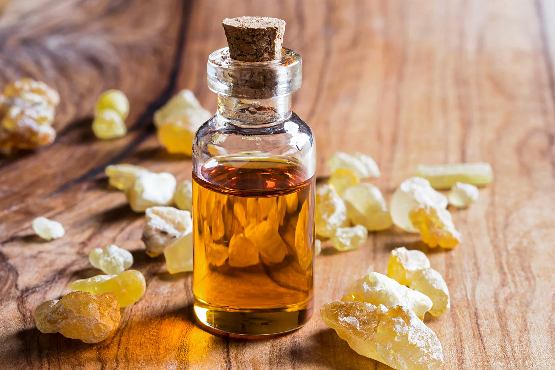 روغن کندر در ناف: از باورهای طب سنتی تا شواهد علمی | راهنمای کامل و بیطرفانه روغن کندر در ناف: از باورهای طب سنتی تا شواهد علمی | راهنمای کامل و بیطرفانه