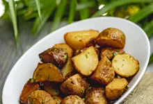 طرز تهیه سیب زمینی در فر (خوشمزه و ساده به سبک فست فودی)