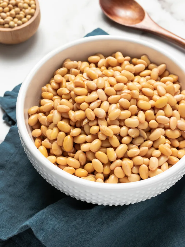 سویا خشک: ابرغذای گیاهی یا یک انتخاب پرخطر؟ بررسی جامع مبتنی بر شواهد علمی