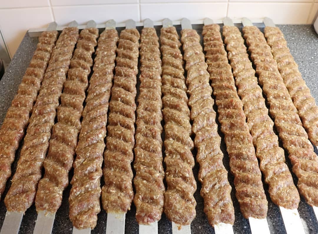 ترفندهای نریختن کباب کوبیده از روی سیخ (2 نکته ساده)