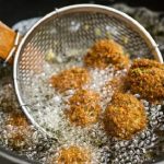 چگونه فلافل را سرخ کنیم ؟ (2 نکته ساده)