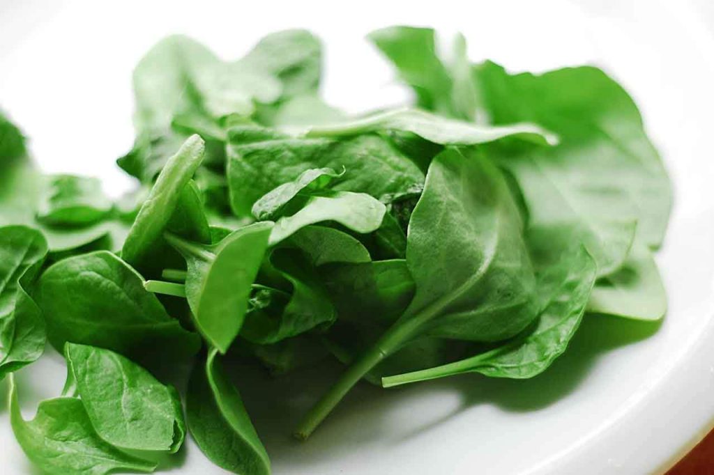 خواص اسفناج برای کم خونی (4 خاصیت شگفت انگیز)