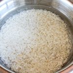برنج چند ساعت خیس بخوره؟ (8 فوت و فن پخت برنج)