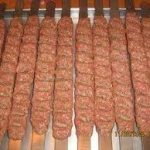 چگونه کباب کوبیده را به سیخ بزنیم ( 2 نکته ساده)