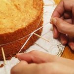 چگونه کیک اسفنجی را از وسط نصف کنیم ( 2 نکته ساده)