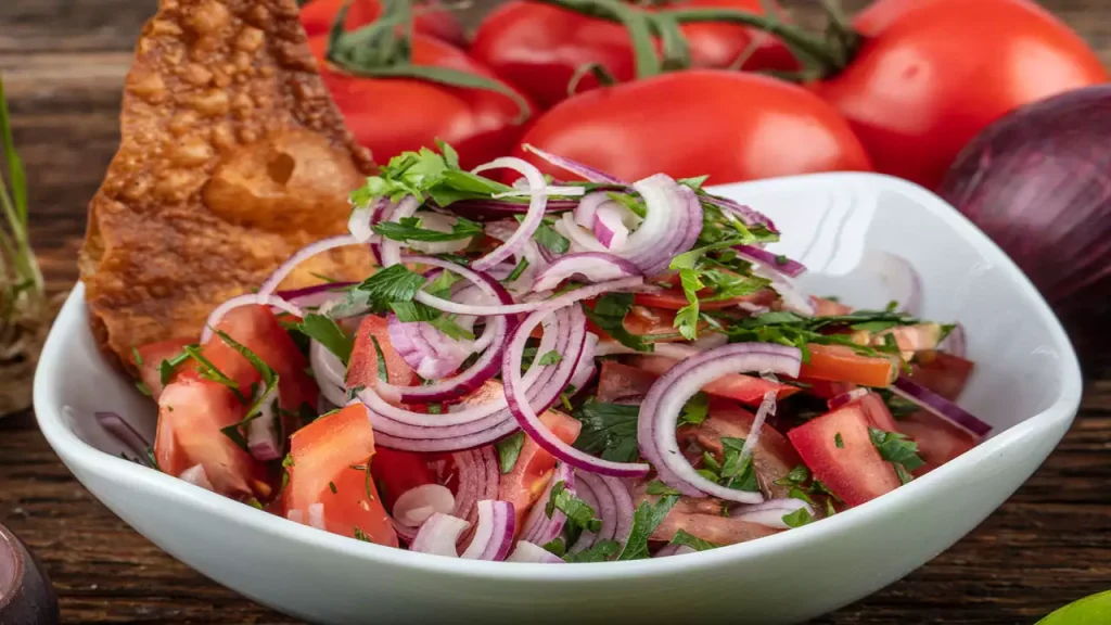فواید خوردن پیاز خام با غذا (6 تاثیر شگفت انگیز)