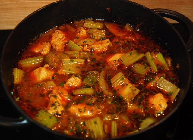 چه چیزی خورشت کرفس را خوشمزه می کند ؟ (2 نکته ساده)