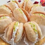 برای 100 نفر چند کیلو شیرینی لازمه ؟